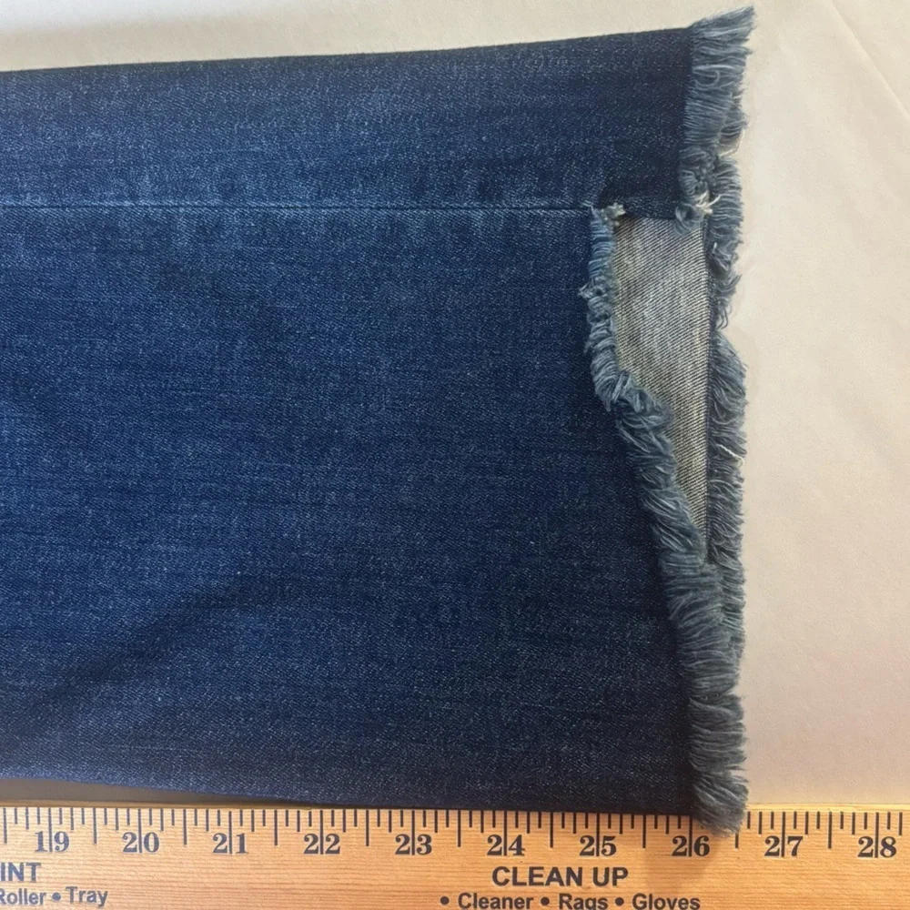 FRAME Le Crop Mini Boot Raw Hem Jeans Size 29/ 26.5” Inseam - Picture 16 of 16